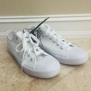 Women’s all white no boundaries size 9 sneakers NWT